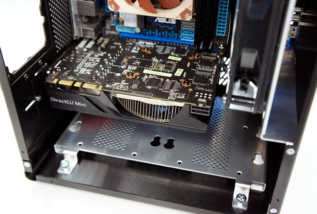 ASUS GTX 670 DirectCU Mini 02